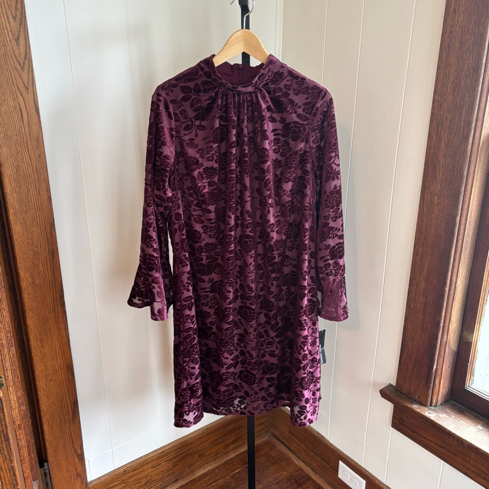 MAGGY LONDON Womens 14W Mock Neck Bell Slv Trapeze Dress Velvet Burnout Wine NWT